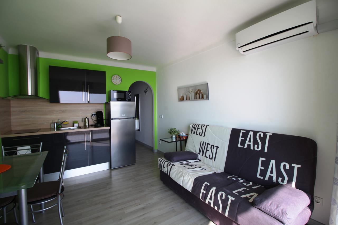 Sylvia 11D1 - Precioso Estudio En Primera Linea De Mar - Centrico - Terraza Vista Mar - Playa - Wifi Apartman Empuriabrava Kültér fotó